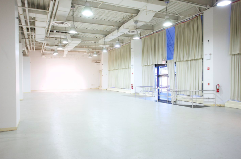 Warehouse Spaces for Rent in NYC Storefront