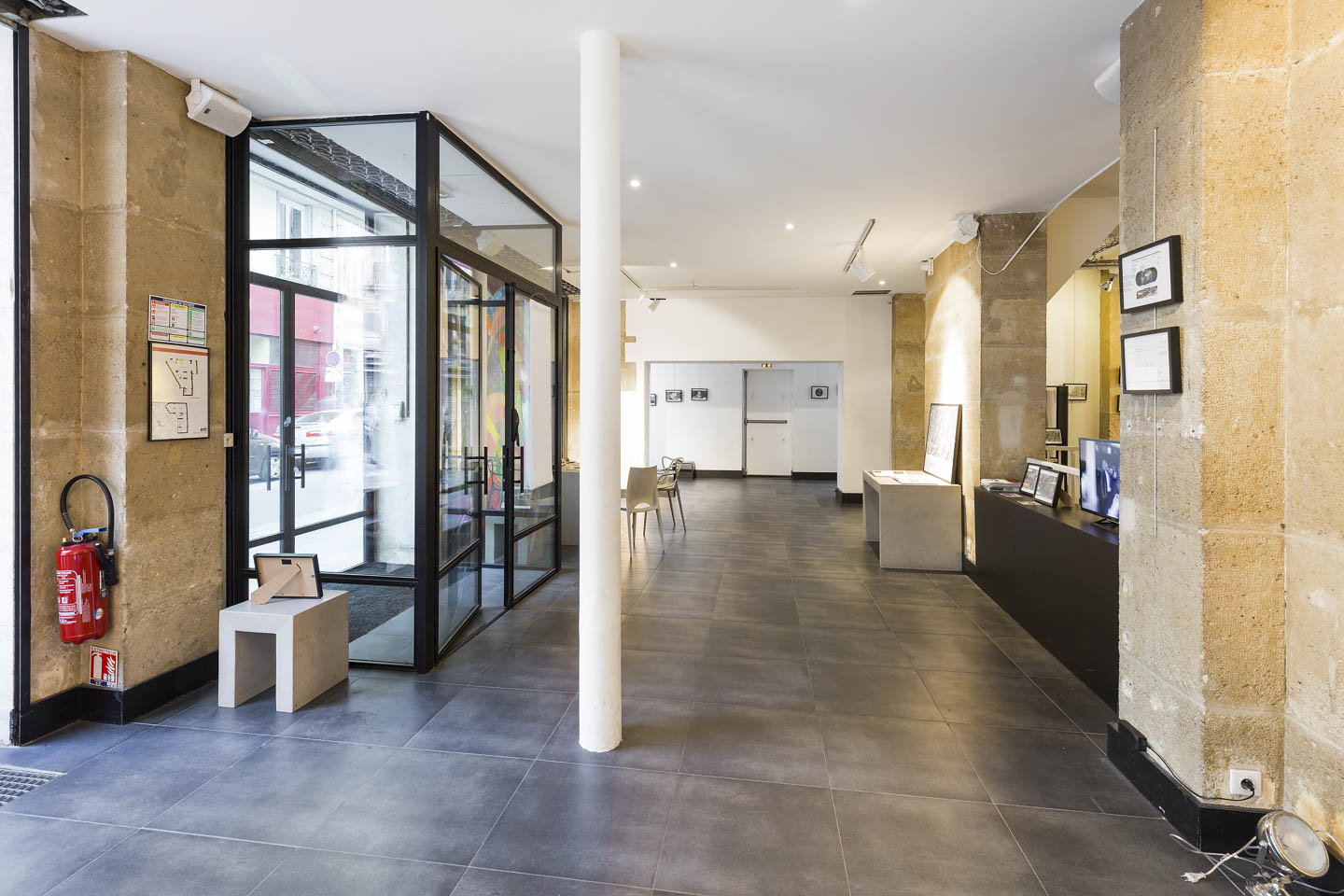 Location Locaux Commerciaux à Paris Storefront